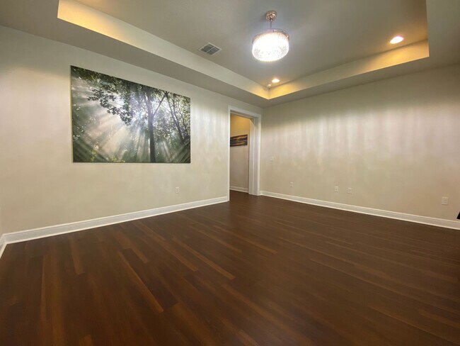 Building Photo - Exquisite 6-Bedroom Estate with Private Po...