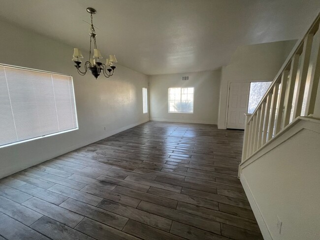 Building Photo - Victorville- Tanamera Home-  4 Bedrooms, 3...