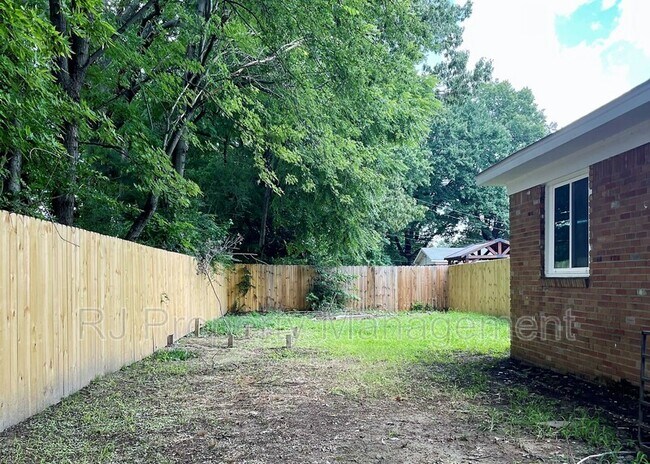 Building Photo - 1437 Castalia St