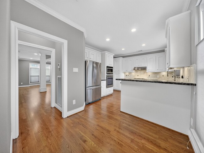 Building Photo - 1978 Indiana St