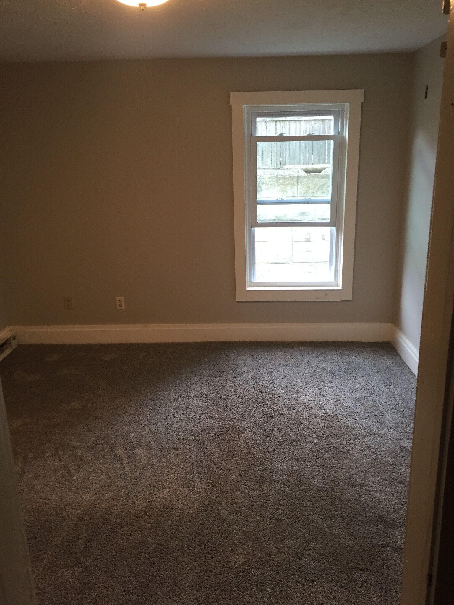 Building Photo - 215 Madison St