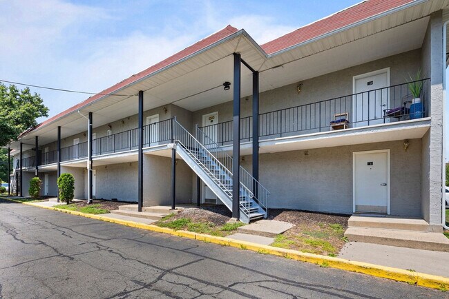 Building Photo - 30 U.S. 9W-SI ID1466835P