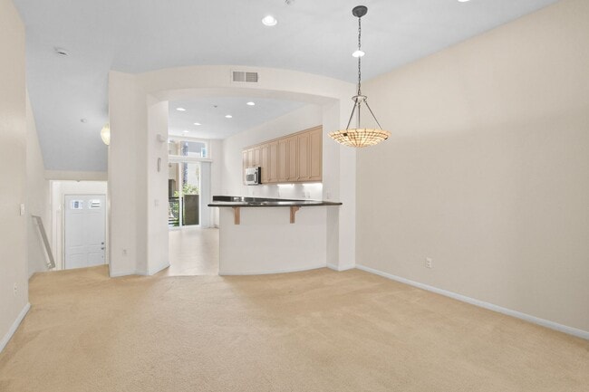 Building Photo - MOVE IN SPECIAL!!!  $1000 -MOVES YOU IN!!!...