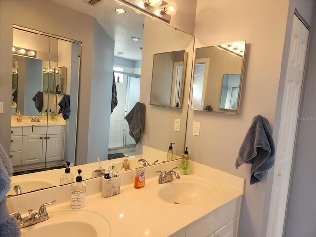 Building Photo - 6606 Pineview Terrace