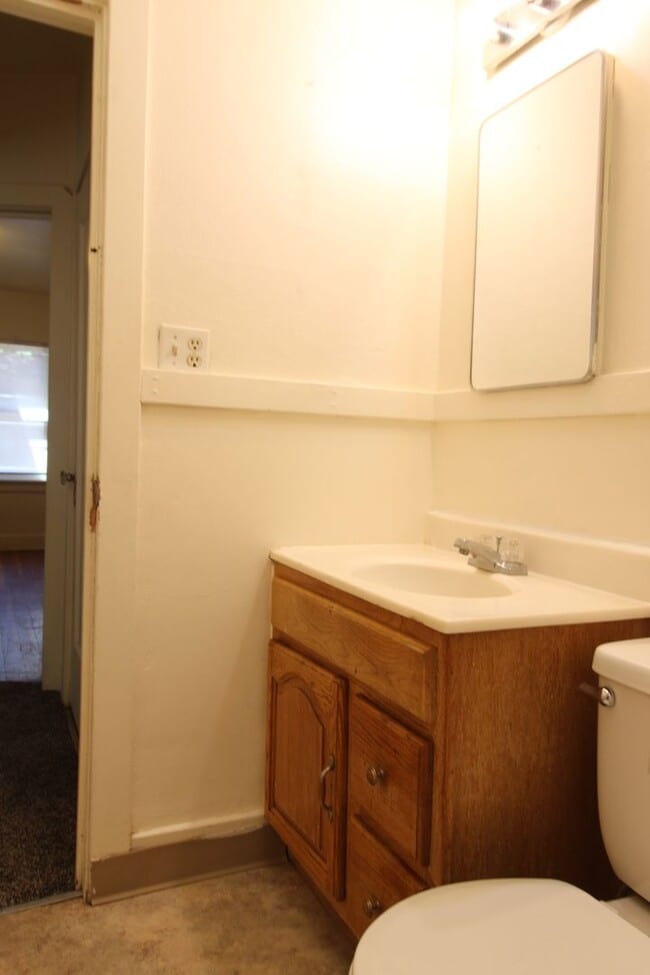 Building Photo - 814 Martin St