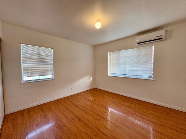 Building Photo - Three Bedroom, One Bathroom Temple City Ho...