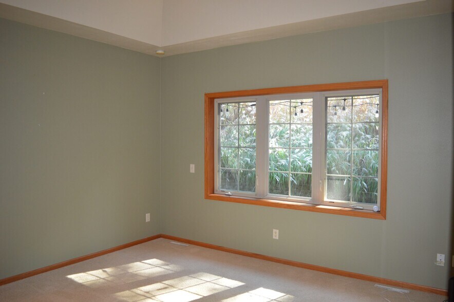 Building Photo - 4734 Bergamot Way