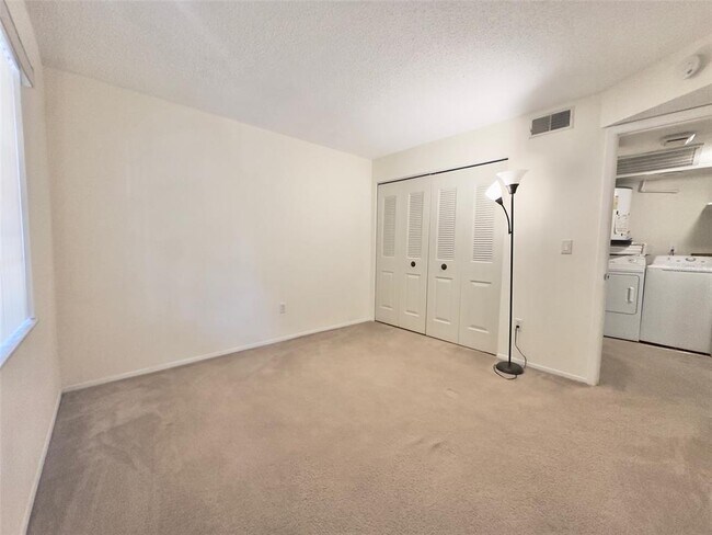 Building Photo - 3048 Eastland Blvd