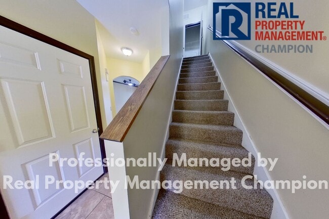 Building Photo - Beautiful Two Story Townhome with Lots of Storage!!