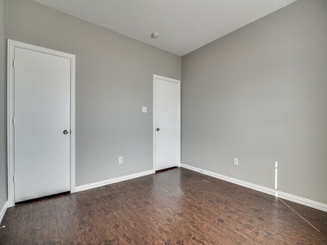 Building Photo - Jewel St- Duplex