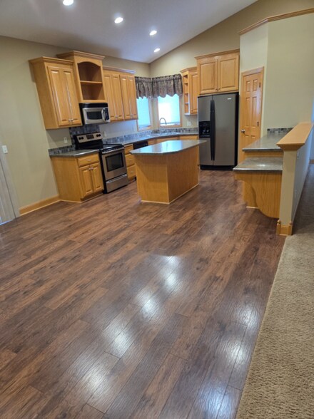 Building Photo - 7970 Hartig Cir
