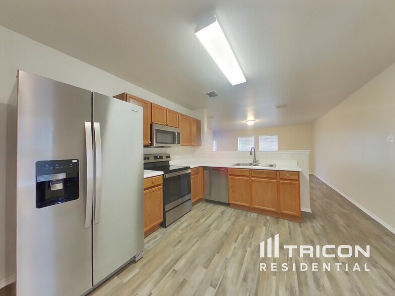 Building Photo - 641 Rosario Ln