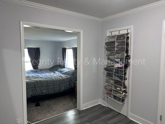 Building Photo - 901 S Alcott St