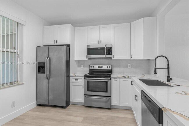 Building Photo - 136 SW 169th Ave