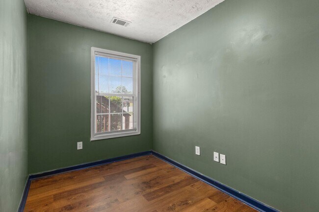 Building Photo - 5 Bedroom House in Auburn - Up to 5 unrela...