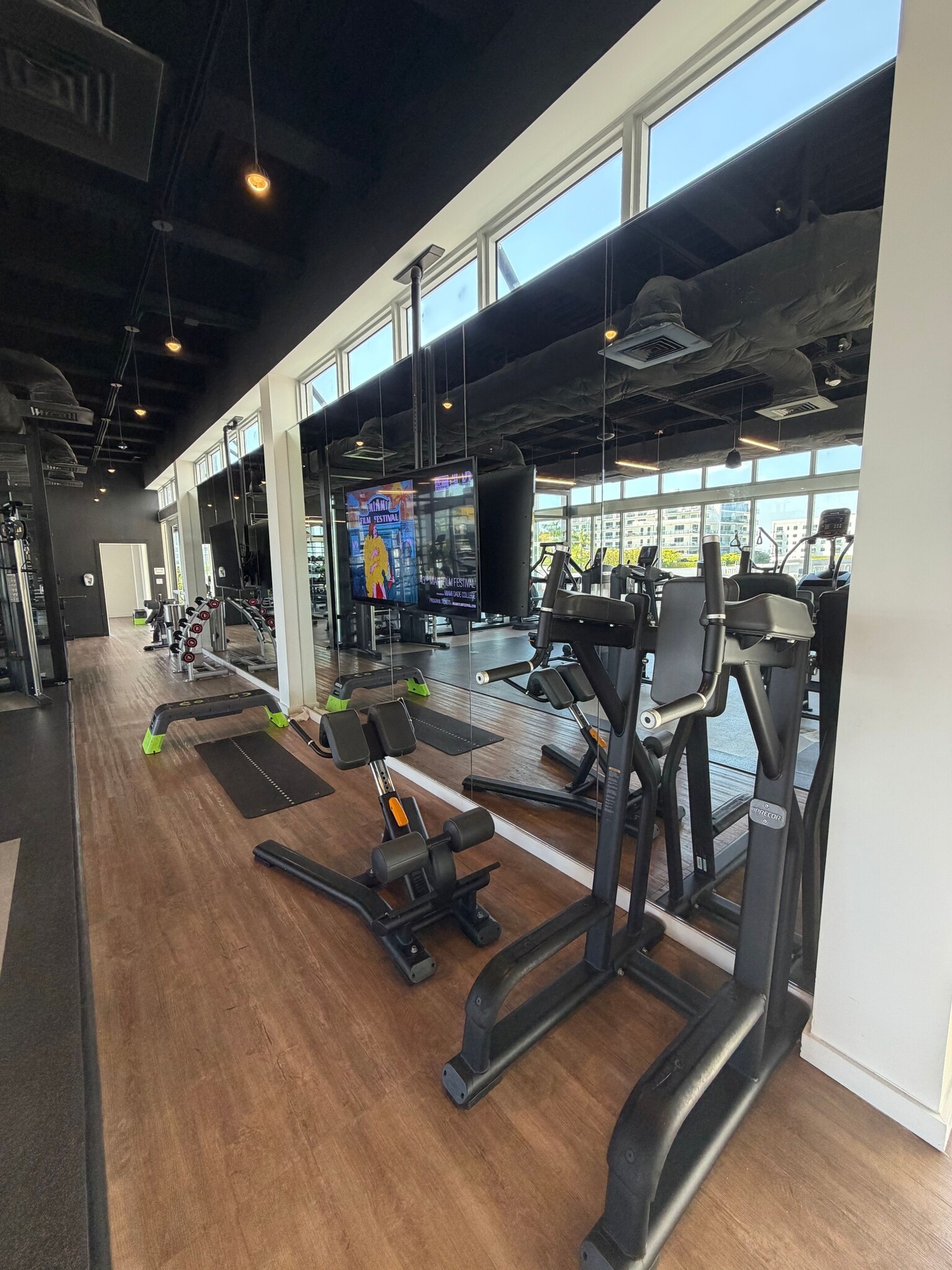 Building Photo - 237 NE 33rd St