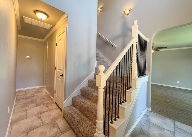 Building Photo - 5 Bedrooms | 3 Bathrooms | 2 Car Garage | Moore Schools