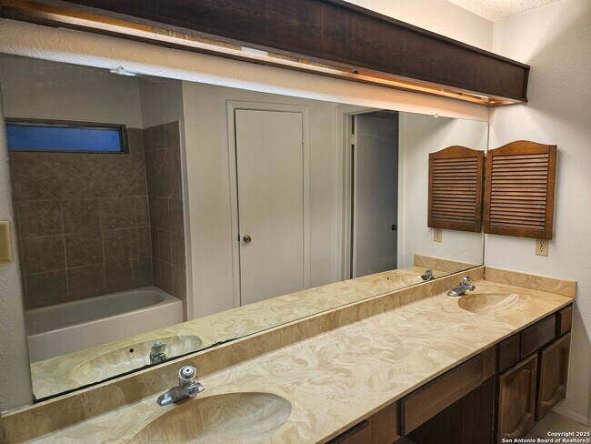 Building Photo - 4679 Misty Run Dr