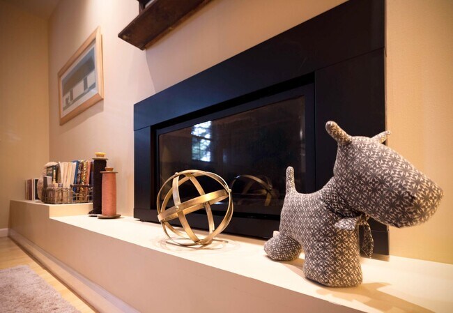 Building Photo - Amazingly Beautiful Fully Renovated 4BR/DEN/3FB/GAR North Bethesda Home