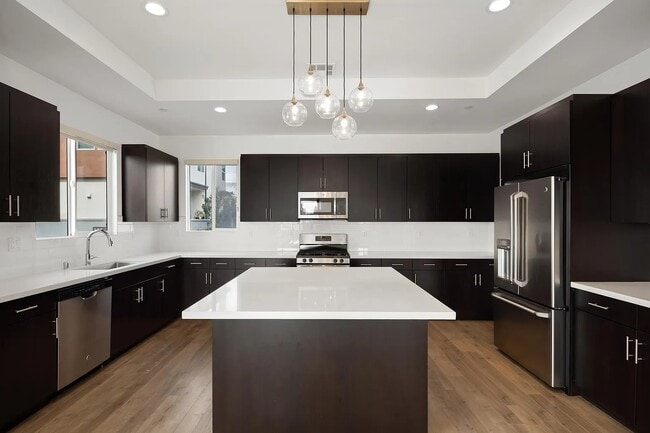 Building Photo - 370 Broadway Dr