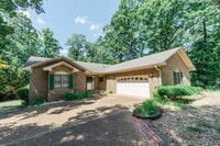Building Photo - Don't miss out on the opportunity to make ...