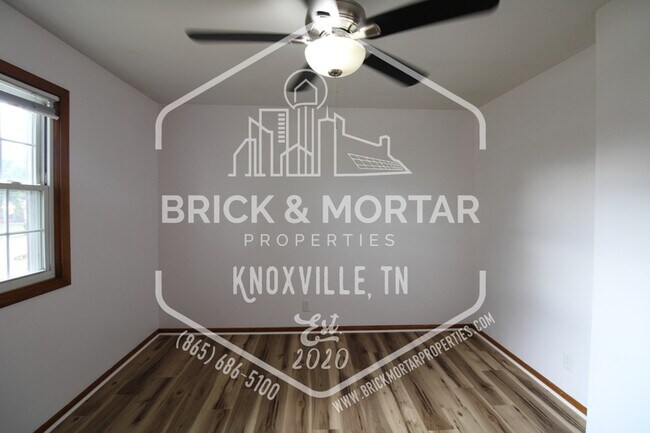 Building Photo - 2409 Holbrook Dr