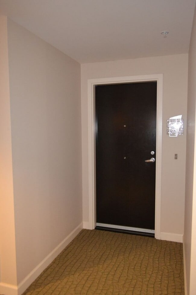 Building Photo - Stylish Studio Loft in Sapphire Tower – Do...