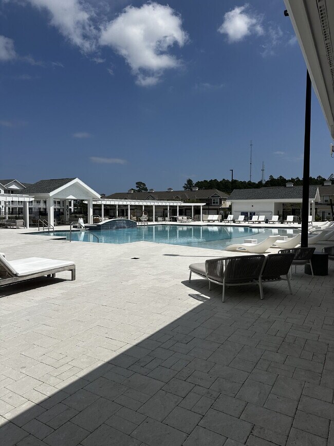 Building Photo - Luxurious 2 Bed/2 Bath Condo with Spectacular Views in Panama City Beach!