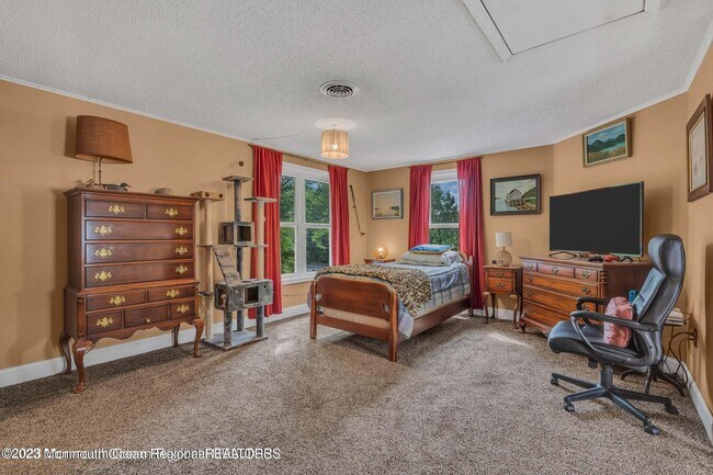 Building Photo - 37 Freehold Rd