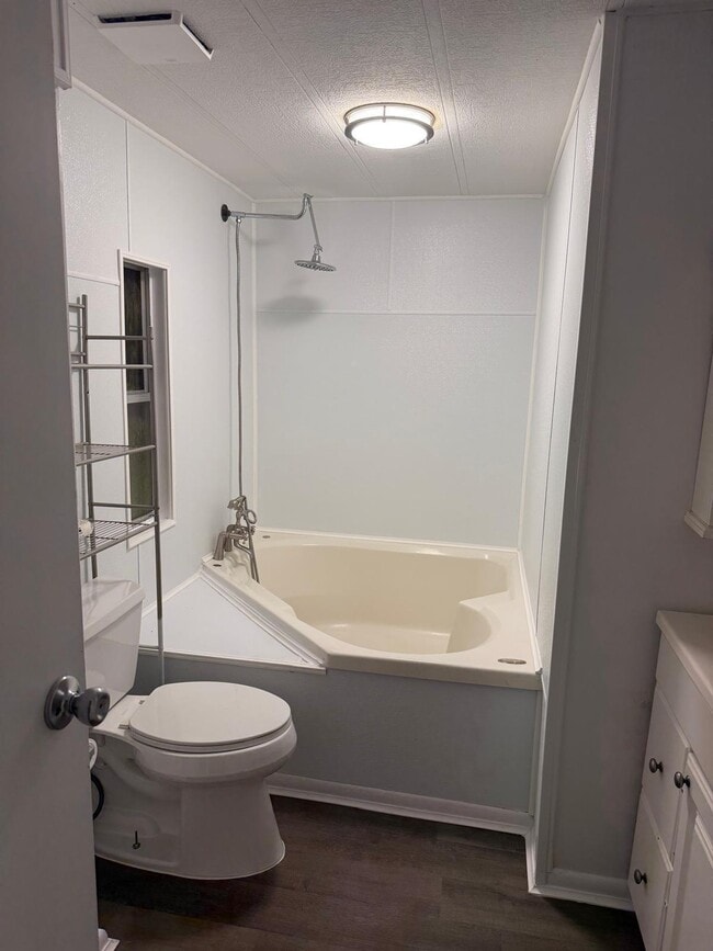 Building Photo - 11621 Venetian Ave