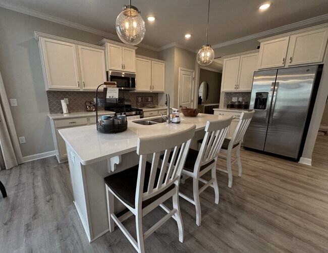 Building Photo - FURNISHED: Previous Model Home, For Rent 3 bedrooms/2.5 baths/2nd Floor Family Room w/kitchenette...