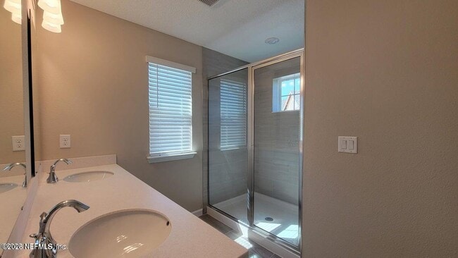 Building Photo - 12872 Josslyn Ln