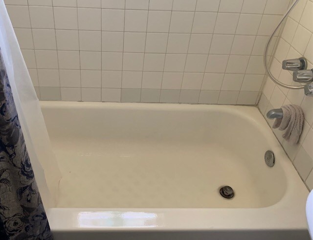 Bathroom - 2115 Marengo Ave