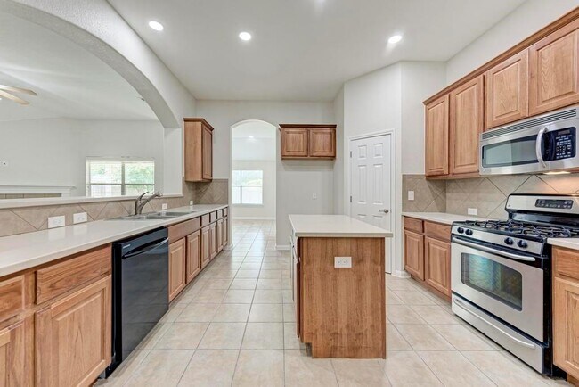 Building Photo - 18420 Dry Brook Loop