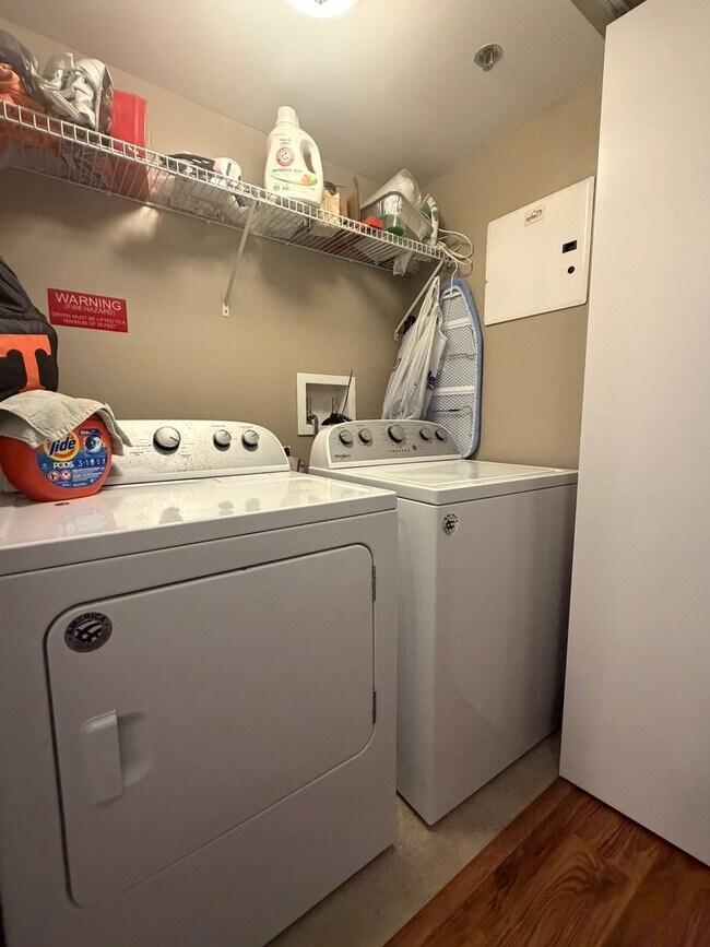 Building Photo - Available FALL 2026 @ $3600/Month! Beautiful 8th floor Lake Plaza unit ready for August 2026 Move...