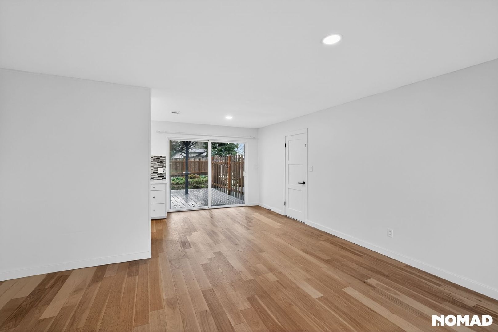 Building Photo - 375 SW Devon Ln