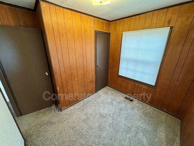 Building Photo - 615 Birch St