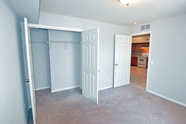 Building Photo - 2-Bedroom, 2-Bath with Att. Garage in Shel...