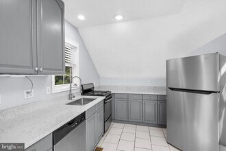 Building Photo - 587 A St