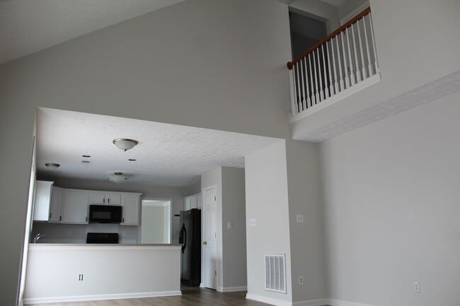 Building Photo - Beautifully Renovated Home in Worthington ...