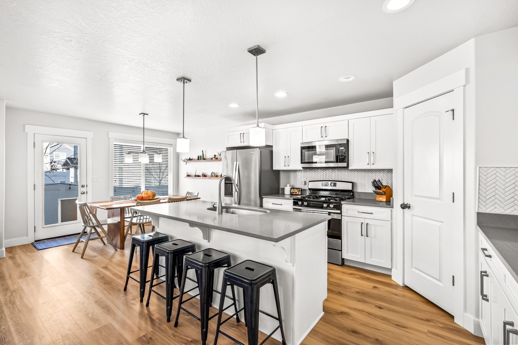 Building Photo - 4864 W Pillar Dr