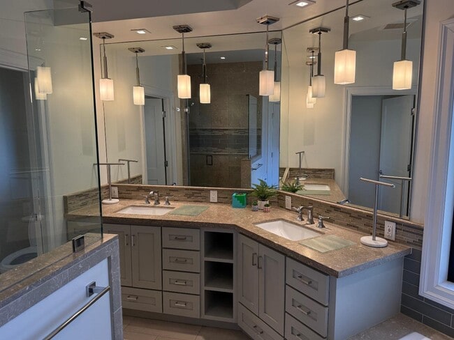 Building Photo - 10 Fred Ct