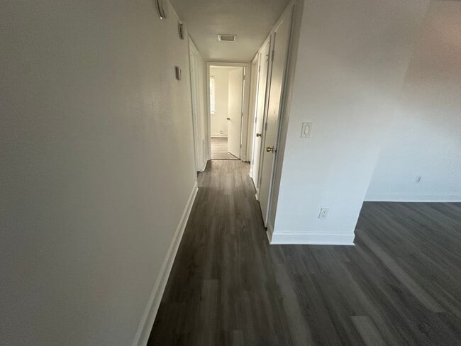 Building Photo - 1948 Country Club Ct