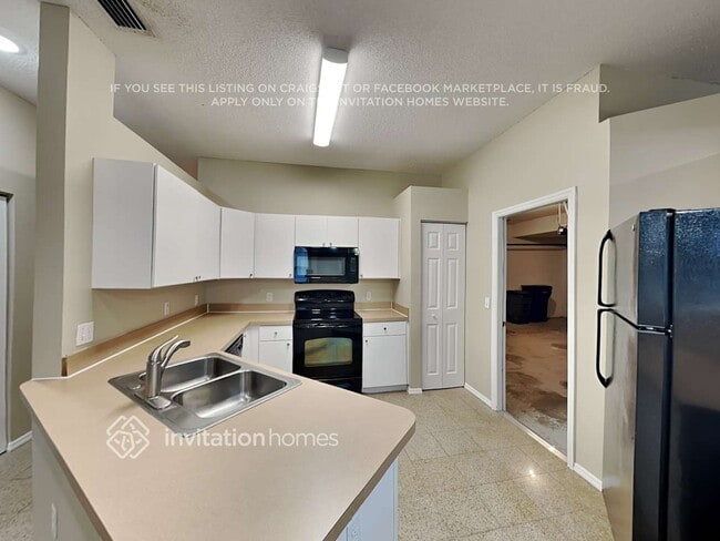 Building Photo - 12227 Winding Woods Way