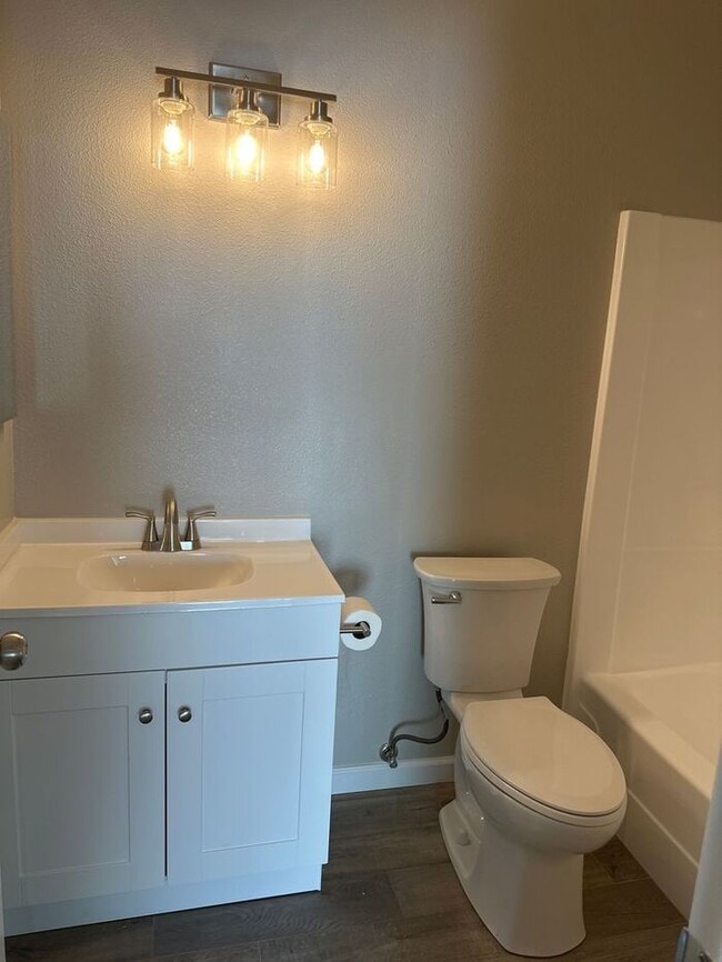 Building Photo - Prestigious Newhall Cul-de-Sac Home – Single Story 3 Bedroom + 2 Bath!
