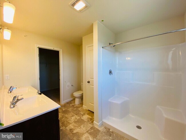 Building Photo - 1009 Blackstone Run