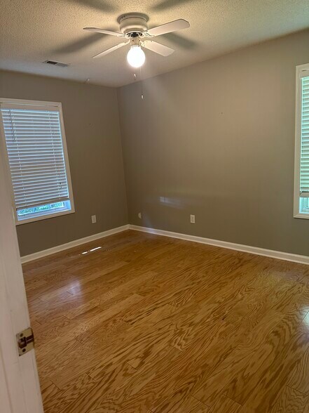 Building Photo - 7406 Merry Oaks Ct