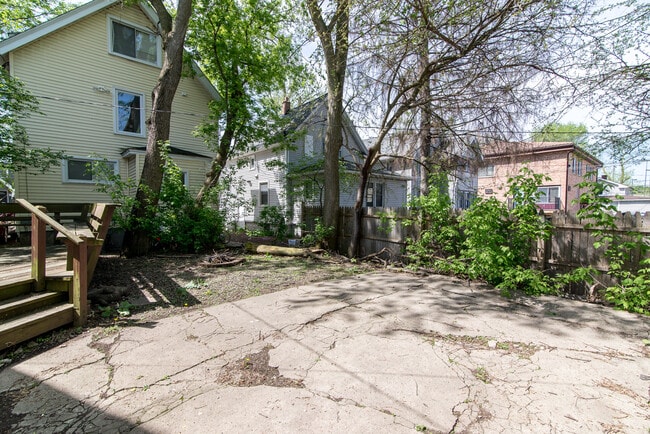 Building Photo - 812 Sybil St