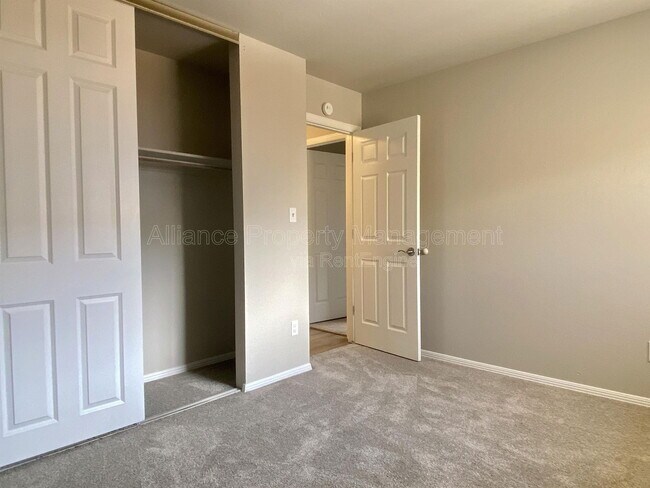 Building Photo - 5945 Breeze Ct