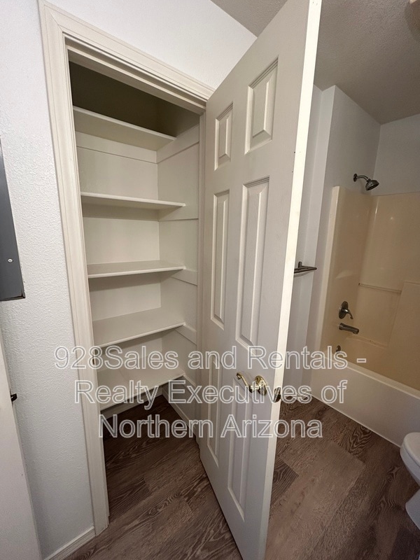 Building Photo - 6485 E Settlers Run Rd